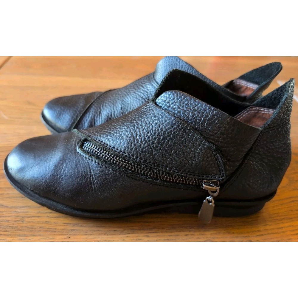 Christina Medici  Shoes EU 37 Black Leather round Toe Zip Side Flats Rubber Sole